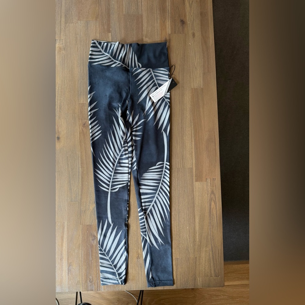 Werkshop - Women’s Palm Leaf Print Leggings - Black and Gray